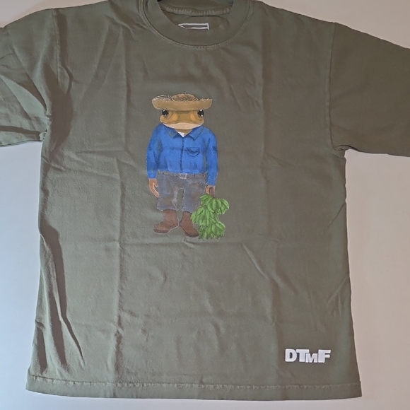 New Bad Bunny DTMF Exclusive From La Residencia Olive Green Graphic T-Shirt - Picture 1 of 3